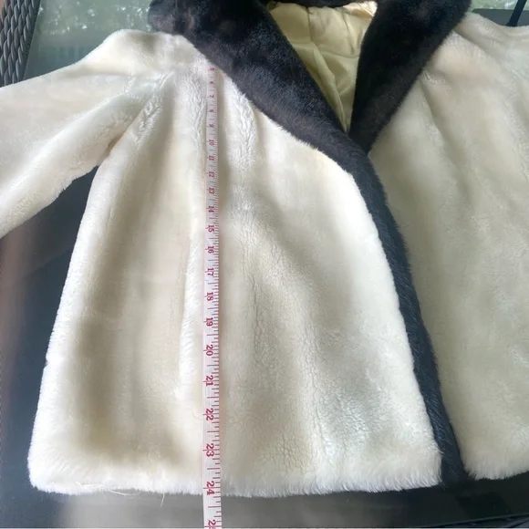 VINTAGE Borgana — Gorgeous Cream and Black Faux Fur Women's Coat— SPECTACULAR ! - Picture 13 of 14